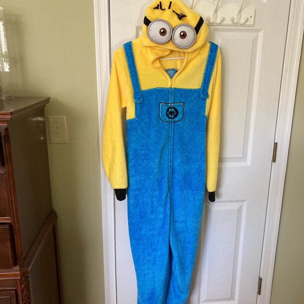 Adult Minions Onesie size L (12-14)